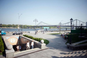Podil Apart near Poschtova Square History Center